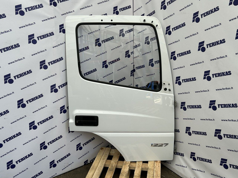 Mercedes-Benz Atego - Puerta y piezas para Camión: foto 1 Mercedes-Benz Atego - Puerta y piezas para Camión: foto 1