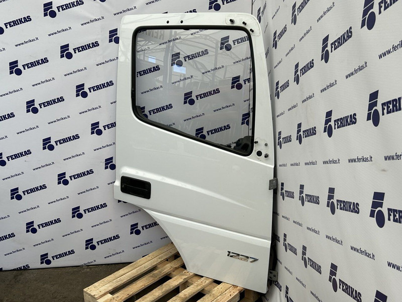Mercedes-Benz Atego - Puerta y piezas para Camión: foto 2 Mercedes-Benz Atego - Puerta y piezas para Camión: foto 2