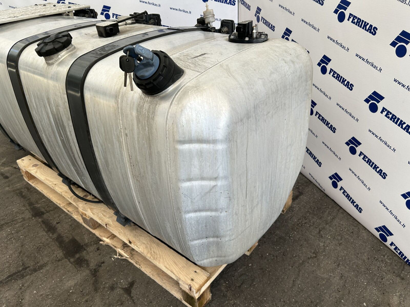 Mercedes-Benz combined fuel tank 720L - Depósito de combustible para Camión: foto 2 Mercedes-Benz combined fuel tank 720L - Depósito de combustible para Camión: foto 2