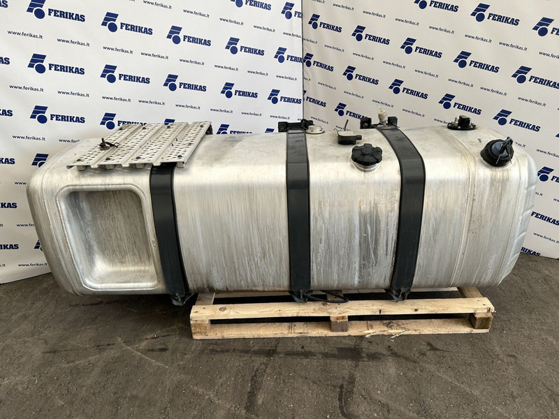 Mercedes-Benz combined fuel tank 720L - Depósito de combustible para Camión: foto 1 Mercedes-Benz combined fuel tank 720L - Depósito de combustible para Camión: foto 1