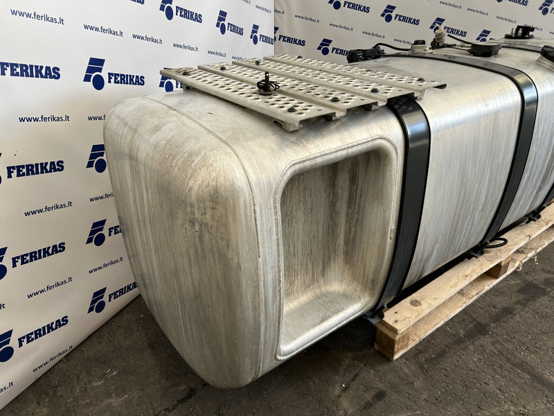 Mercedes-Benz combined fuel tank 720L - Depósito de combustible para Camión: foto 3 Mercedes-Benz combined fuel tank 720L - Depósito de combustible para Camión: foto 3