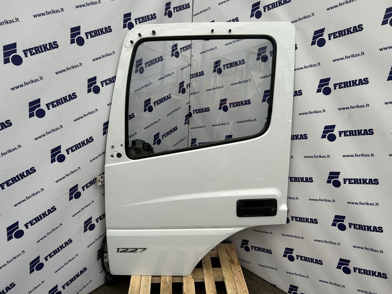 Mercedes-Benz left side doors - Puerta y piezas para Camión: foto 1 Mercedes-Benz left side doors - Puerta y piezas para Camión: foto 1