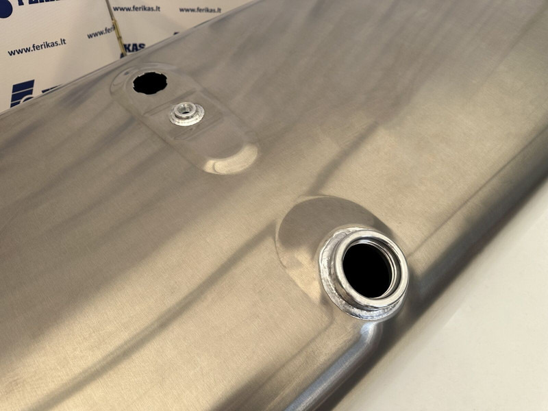 Scania New aluminum fuel tank 750L - Depósito de combustible para Camión: foto 4 Scania New aluminum fuel tank 750L - Depósito de combustible para Camión: foto 4
