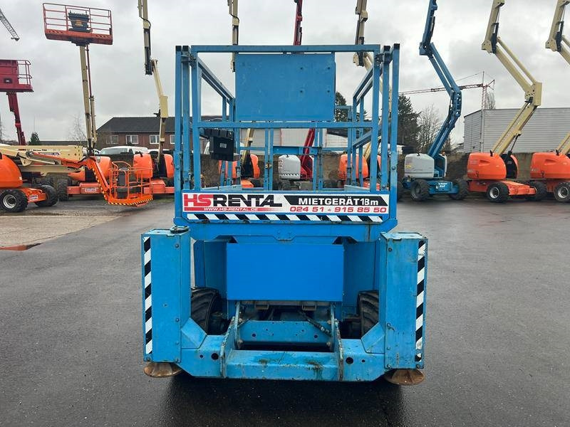 Genie GS2668 RT diesel 4x4 10m (1527) - Plataforma de tijeras: foto 4 Genie GS2668 RT diesel 4x4 10m (1527) - Plataforma de tijeras: foto 4