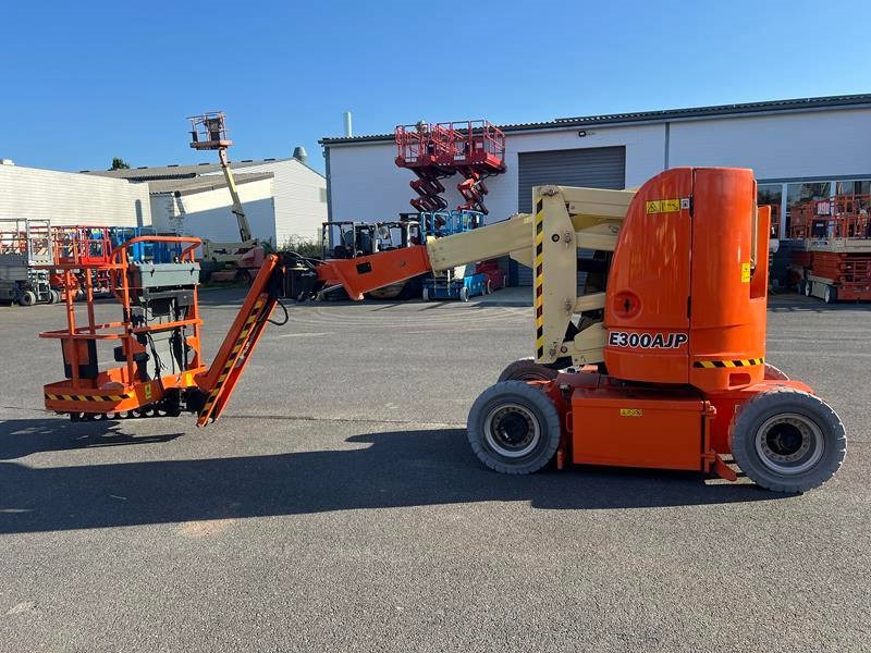 JLG E300 AJP elektro 11m (1791) - Plataforma articulada: foto 5 JLG E300 AJP elektro 11m (1791) - Plataforma articulada: foto 5