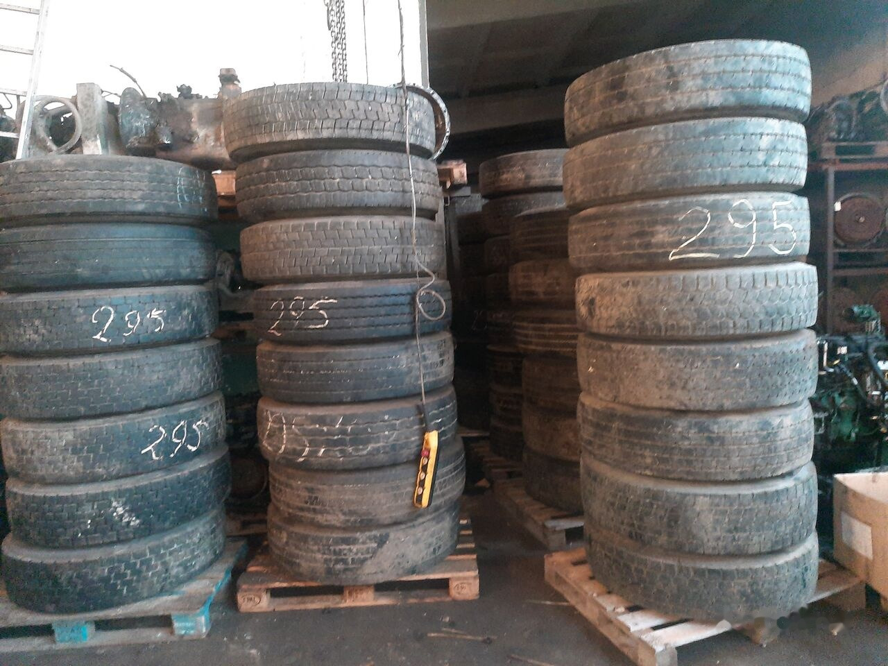 Michelin 295*80R22.5 255*70 \ 275*70* 265\70R19.5 - Neumático para Camión: foto 1 Michelin 295*80R22.5 255*70 \ 275*70* 265\70R19.5 - Neumático para Camión: foto 1
