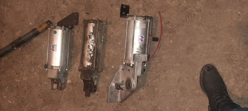 Scania механизм закрытия дверей - Puerta y piezas: foto 4 Scania механизм закрытия дверей - Puerta y piezas: foto 4