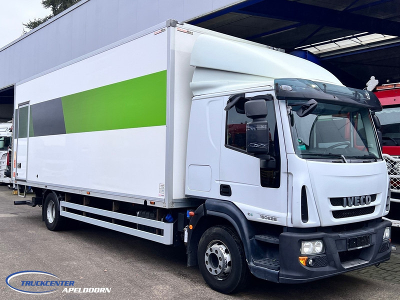 Iveco Eurocargo 150E28 175.650 km, AC, 2000 kg lift - Camión caja cerrada: foto 1 Iveco Eurocargo 150E28 175.650 km, AC, 2000 kg lift - Camión caja cerrada: foto 1