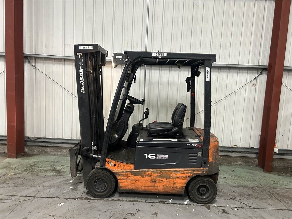 Doosan B16X-5 - Carretilla elevadora eléctrica: foto 1 Doosan B16X-5 - Carretilla elevadora eléctrica: foto 1
