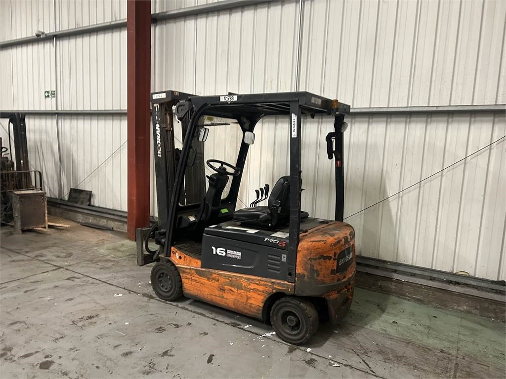 Doosan B16X-5 - Carretilla elevadora eléctrica: foto 3 Doosan B16X-5 - Carretilla elevadora eléctrica: foto 3