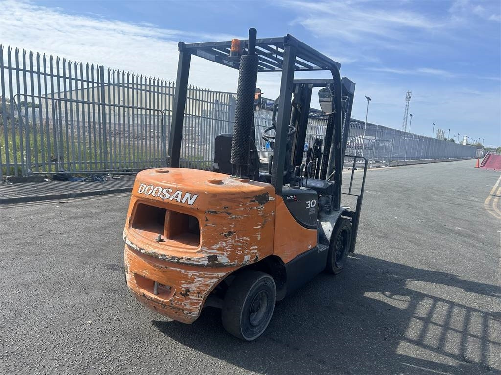 Doosan D30S-5 - Carretilla elevadora diésel: foto 5 Doosan D30S-5 - Carretilla elevadora diésel: foto 5