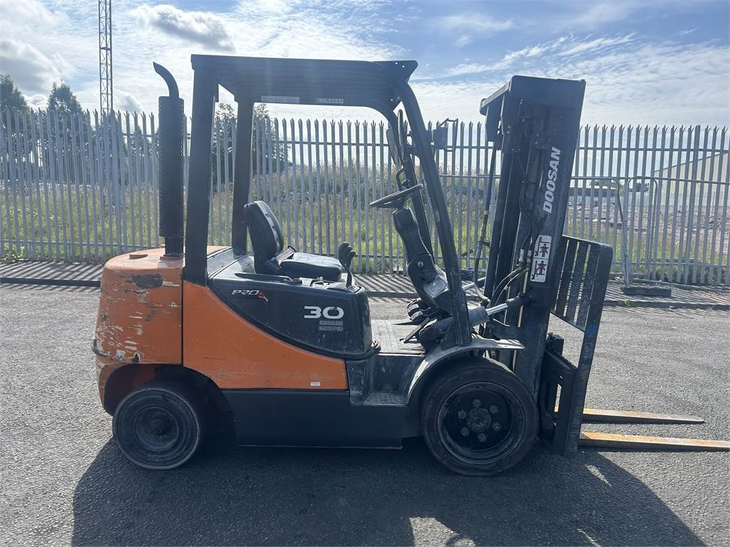 Doosan D30S-5 - Carretilla elevadora diésel: foto 4 Doosan D30S-5 - Carretilla elevadora diésel: foto 4
