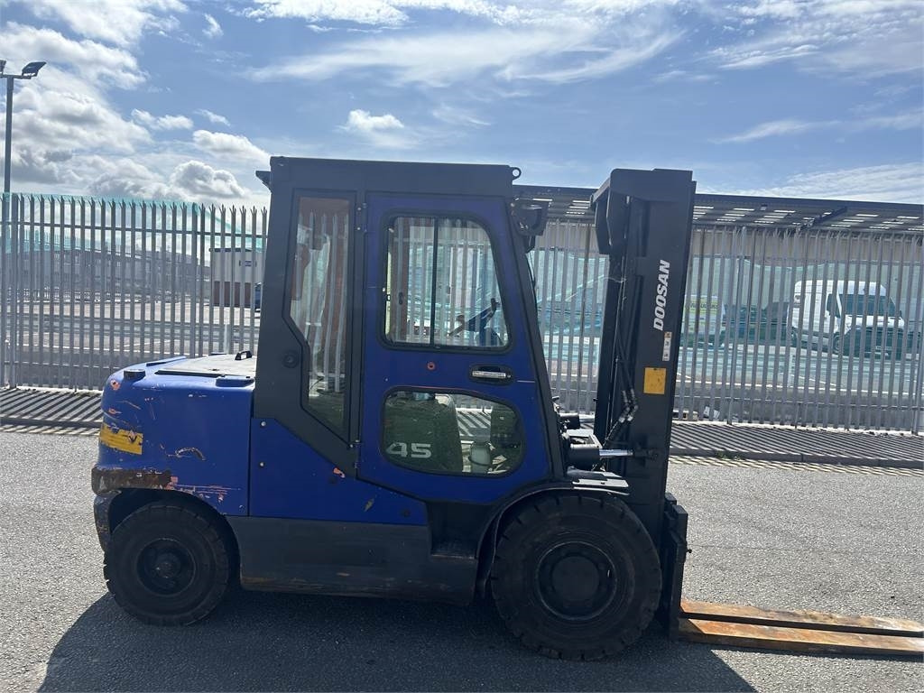 Doosan D45SC-5 - Carretilla elevadora diésel: foto 4 Doosan D45SC-5 - Carretilla elevadora diésel: foto 4