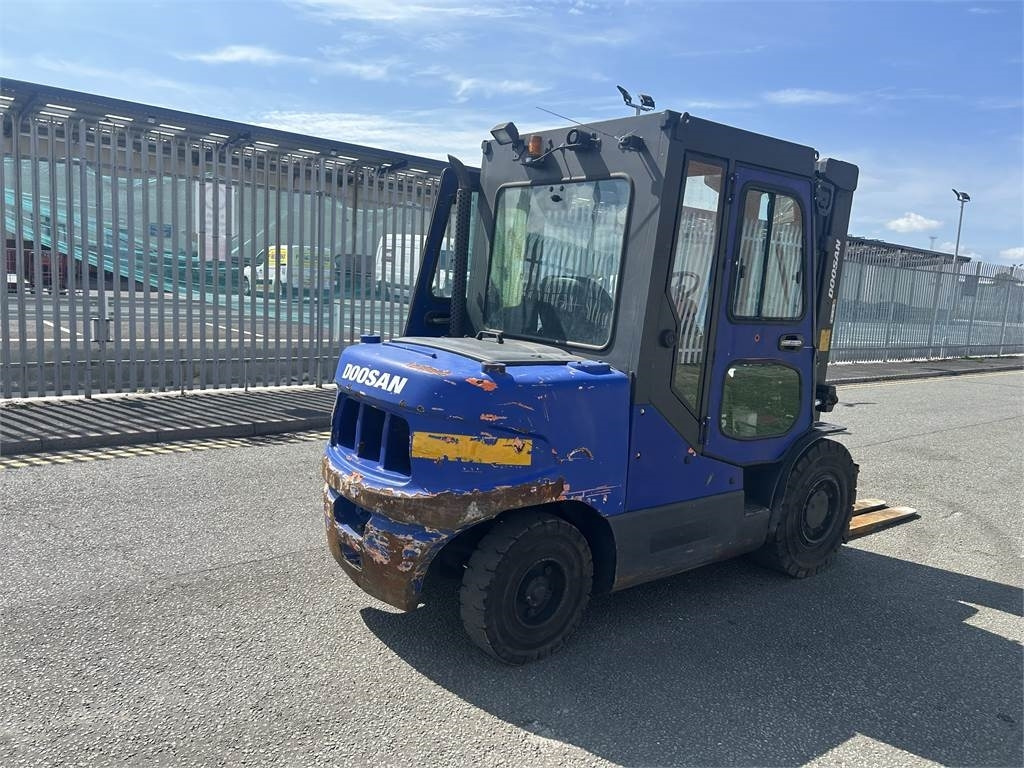 Doosan D45SC-5 - Carretilla elevadora diésel: foto 5 Doosan D45SC-5 - Carretilla elevadora diésel: foto 5