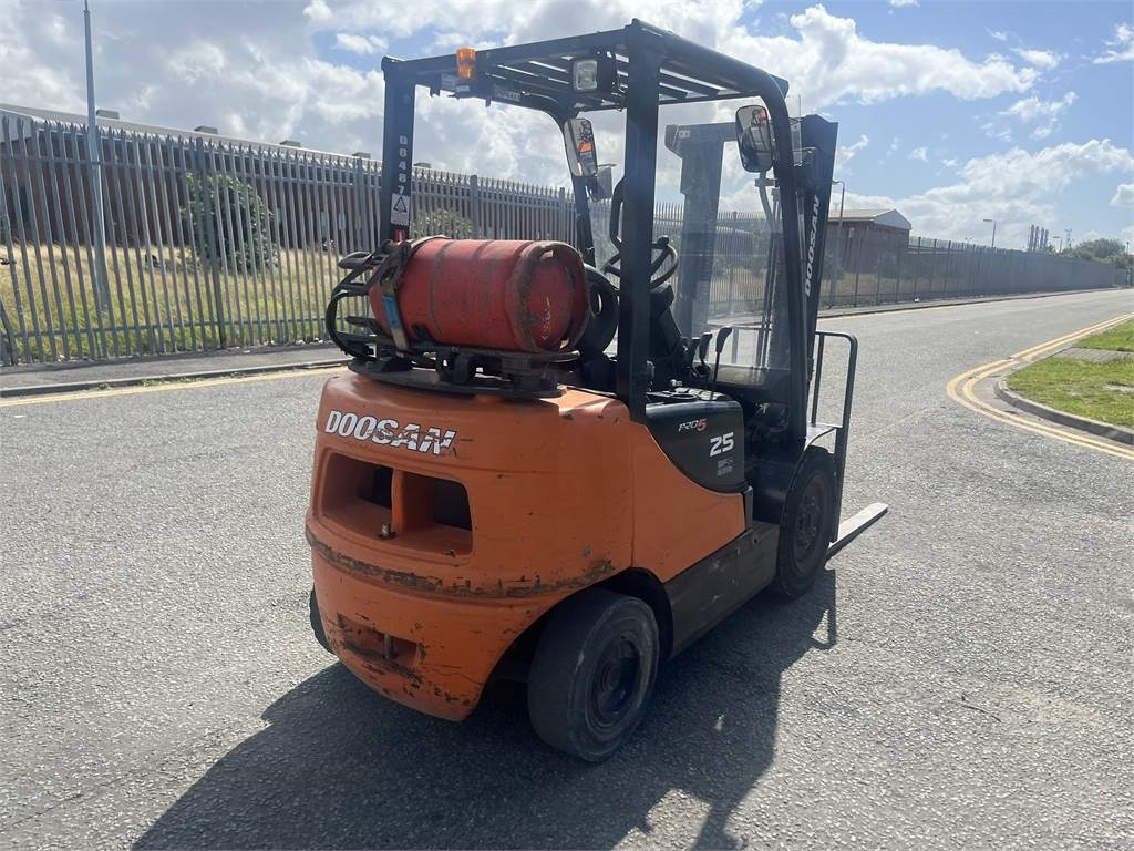 Doosan G25P-5 - Carretilla elevadora de gas: foto 5 Doosan G25P-5 - Carretilla elevadora de gas: foto 5