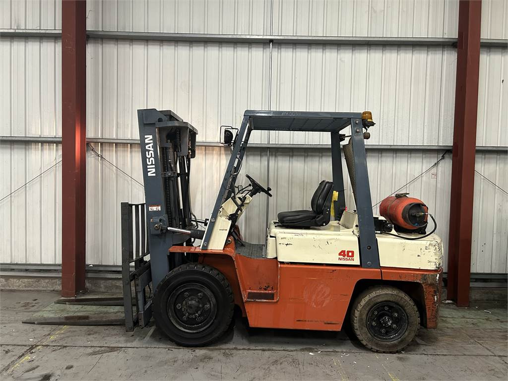 Carretilla elevadora de gas Nissan BF03A35U: foto 1
