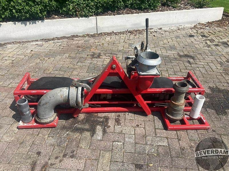 Bok met mestslangen en koppelingen - Esparcidor de estiércol: foto 1 Bok met mestslangen en koppelingen - Esparcidor de estiércol: foto 1