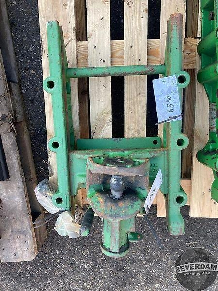 John Deere Trekhaakframe met boventrekhaak - Tractor: foto 1 John Deere Trekhaakframe met boventrekhaak - Tractor: foto 1