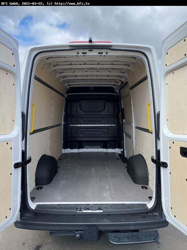 MAN TGE 3.180 4x2 F SB Frontantrieb/ 3 Sitzer, Autom - Furgón: foto 4 MAN TGE 3.180 4x2 F SB Frontantrieb/ 3 Sitzer, Autom - Furgón: foto 4