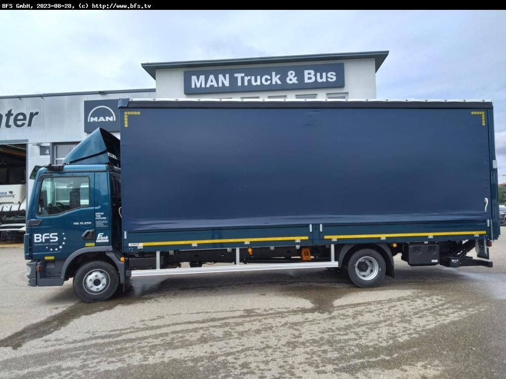 MAN TGL (TG3) 12.250 4x2 BL CH Plane und Spiegel, LB - Camión lona: foto 3 MAN TGL (TG3) 12.250 4x2 BL CH Plane und Spiegel, LB - Camión lona: foto 3