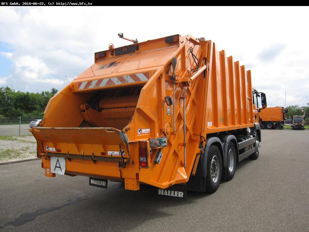 MAN TGS 28.320 6x2-4 BL Sperrmüll Haller M21 x1 C oh - Camión de basura: foto 2 MAN TGS 28.320 6x2-4 BL Sperrmüll Haller M21 x1 C oh - Camión de basura: foto 2