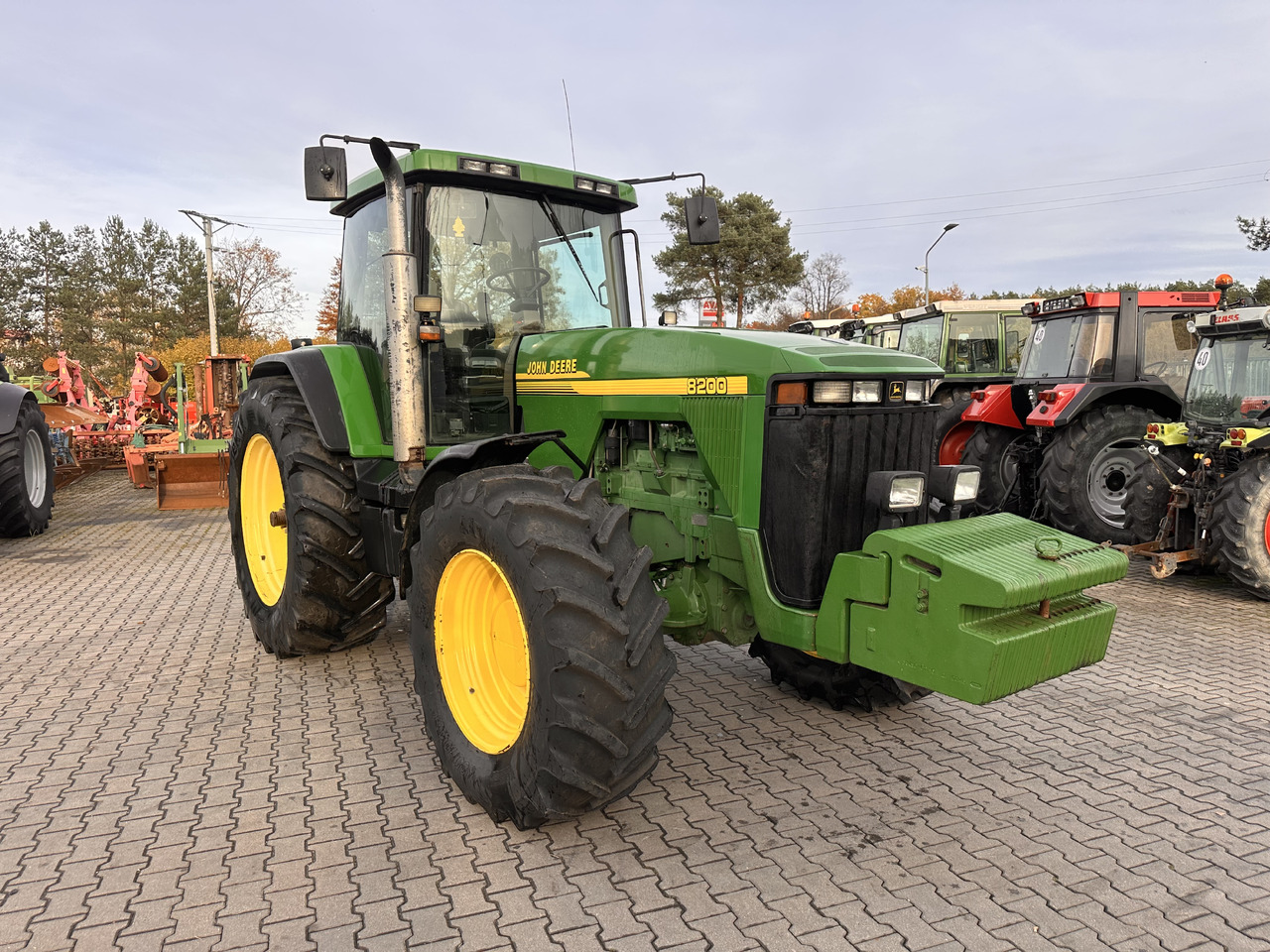 John Deere 8200 PowerShift 8.1 - Tractor: foto 1 John Deere 8200 PowerShift 8.1 - Tractor: foto 1