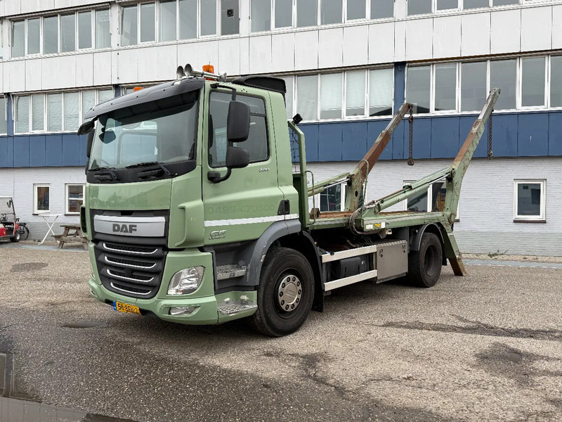 DAF CF 290 4X2 EURO 6 + MULTILIFT SKIPLOADER (HIAB) - Camión portacontenedor de cadenas: foto 1 DAF CF 290 4X2 EURO 6 + MULTILIFT SKIPLOADER (HIAB) - Camión portacontenedor de cadenas: foto 1