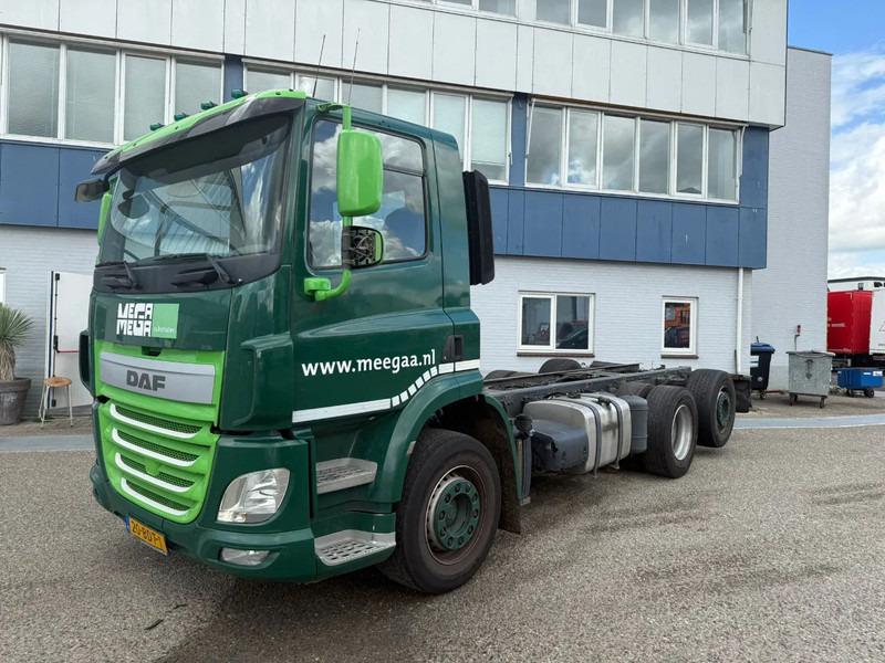 DAF CF 400 6X2 EURO 6 - ONLY 689.209 KM + STEERING AXLE - Camión chasis: foto 1 DAF CF 400 6X2 EURO 6 - ONLY 689.209 KM + STEERING AXLE - Camión chasis: foto 1
