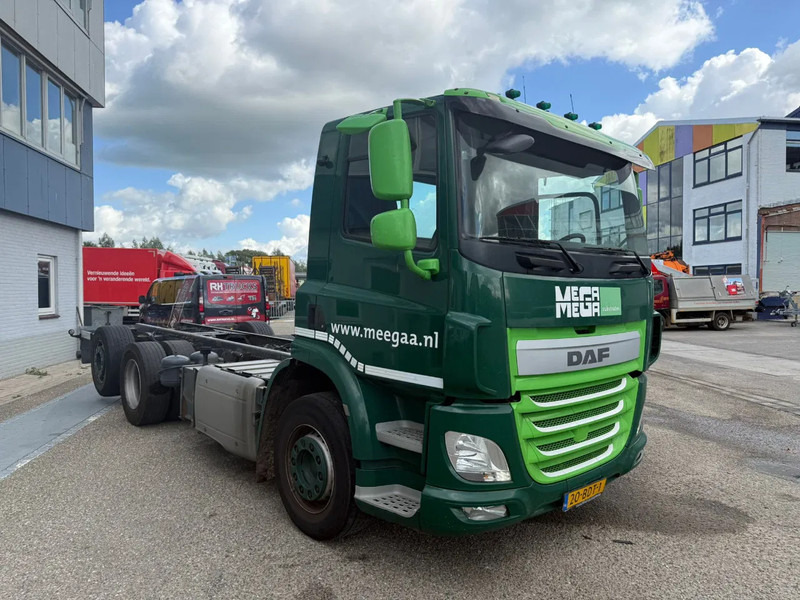 DAF CF 400 6X2 EURO 6 - ONLY 689.209 KM + STEERING AXLE - Camión chasis: foto 2 DAF CF 400 6X2 EURO 6 - ONLY 689.209 KM + STEERING AXLE - Camión chasis: foto 2