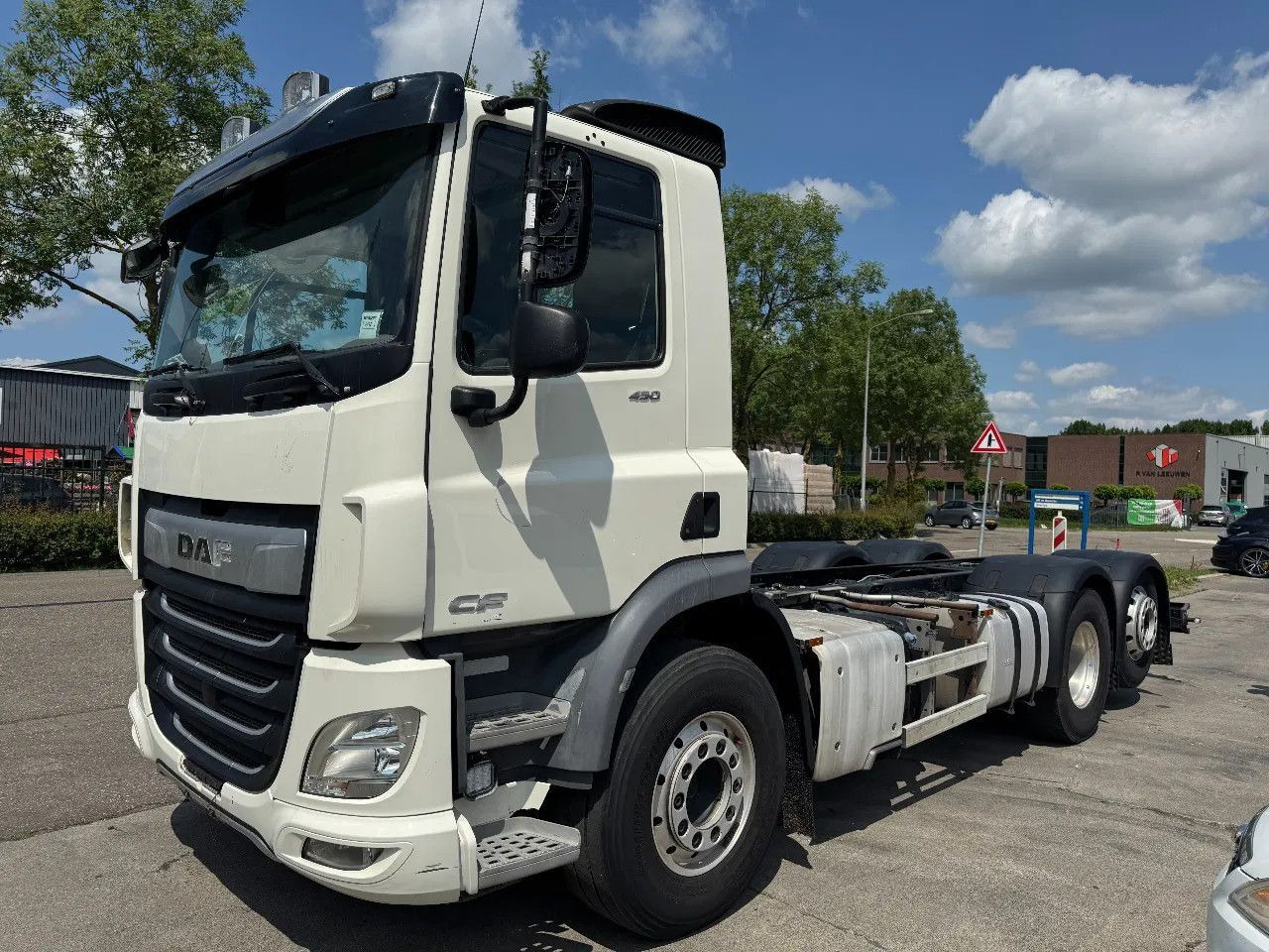 DAF CF 450 6X2 - EURO 6 + LIFT/STEERING AXLE - Camión chasis: foto 1 DAF CF 450 6X2 - EURO 6 + LIFT/STEERING AXLE - Camión chasis: foto 1