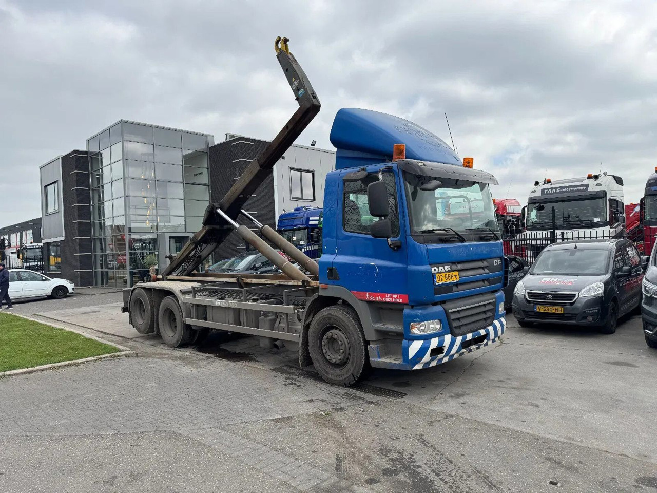 DAF CF 85.360 EURO 5 6X2 25T VDL HOOK TÜV 11-2025 - Camión multibasculante: foto 2 DAF CF 85.360 EURO 5 6X2 25T VDL HOOK TÜV 11-2025 - Camión multibasculante: foto 2