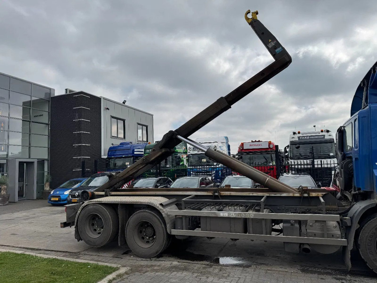 DAF CF 85.360 EURO 5 6X2 25T VDL HOOK TÜV 11-2025 - Camión multibasculante: foto 4 DAF CF 85.360 EURO 5 6X2 25T VDL HOOK TÜV 11-2025 - Camión multibasculante: foto 4