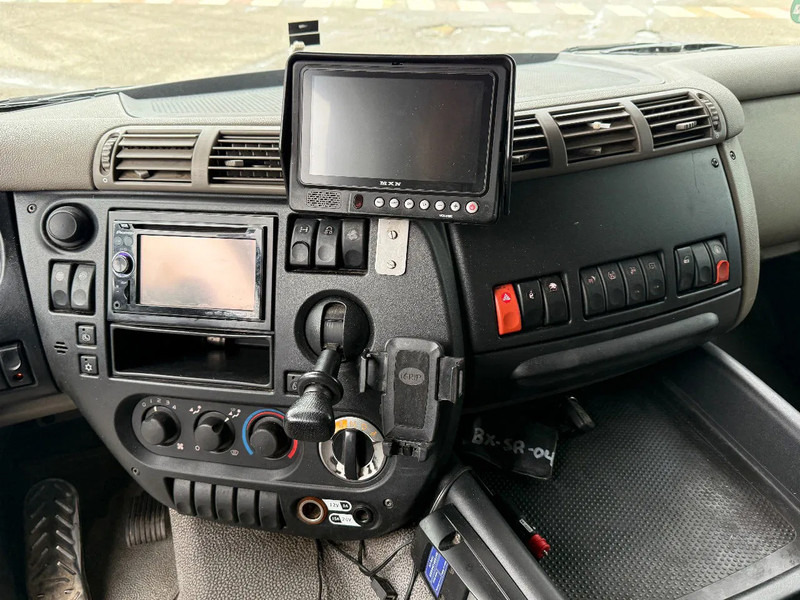 Camión grúa DAF CF 85.410 6X2 EURO 5 + HMF 3000K6 + REMOTE CONTROL: foto 19
