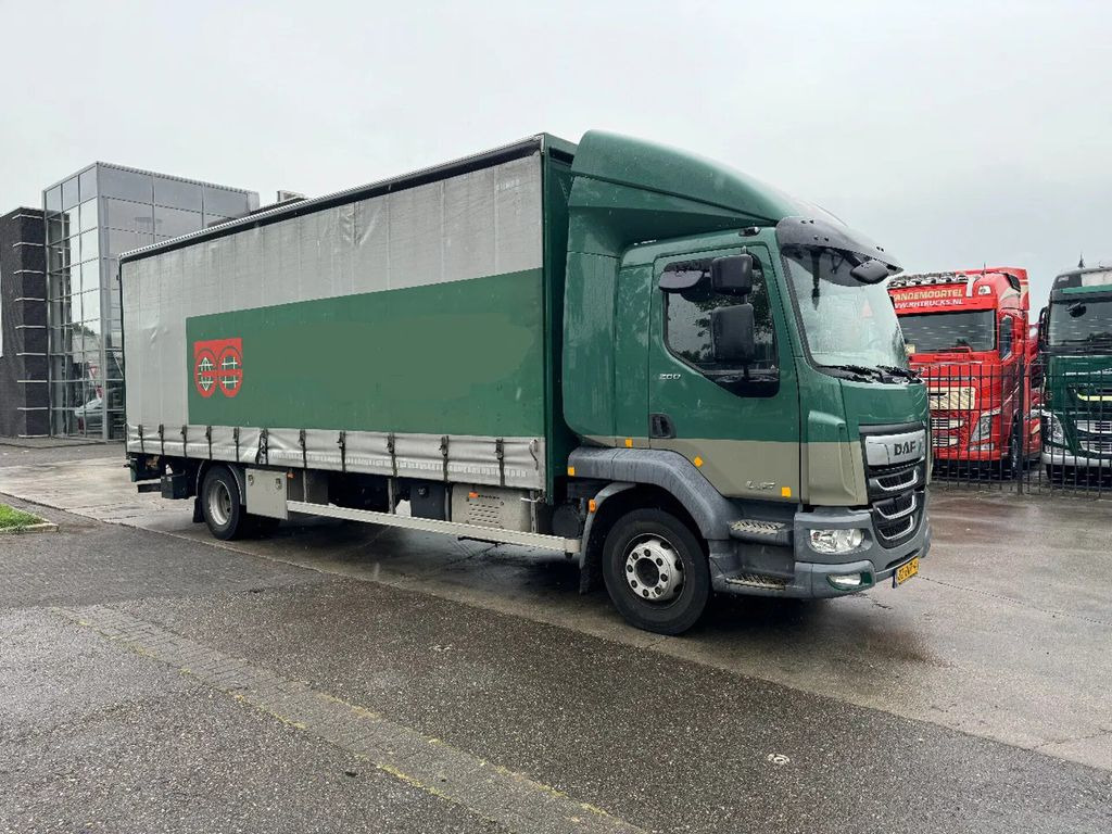 DAF LF 260 4X2 16T DHOLLANDIA LOAD LIFT + TÜV TILL 0 - Camión lona: foto 3 DAF LF 260 4X2 16T DHOLLANDIA LOAD LIFT + TÜV TILL 0 - Camión lona: foto 3