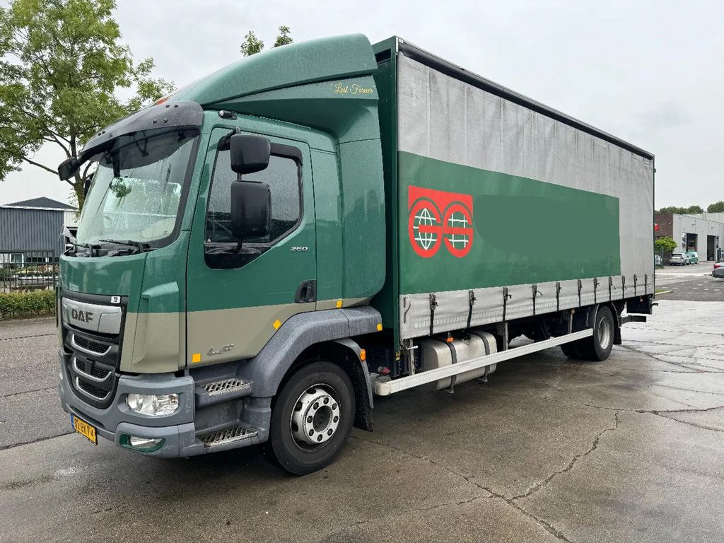 DAF LF 260 4X2 16T DHOLLANDIA LOAD LIFT + TÜV TILL 0 - Camión lona: foto 1 DAF LF 260 4X2 16T DHOLLANDIA LOAD LIFT + TÜV TILL 0 - Camión lona: foto 1