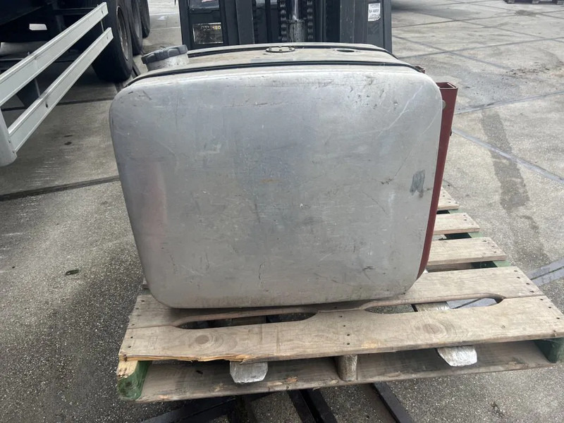 Diversen Hydrauliek tank l 70 b 45 h 62 met steunen - Hidráulica para Camión: foto 3 Diversen Hydrauliek tank l 70 b 45 h 62 met steunen - Hidráulica para Camión: foto 3