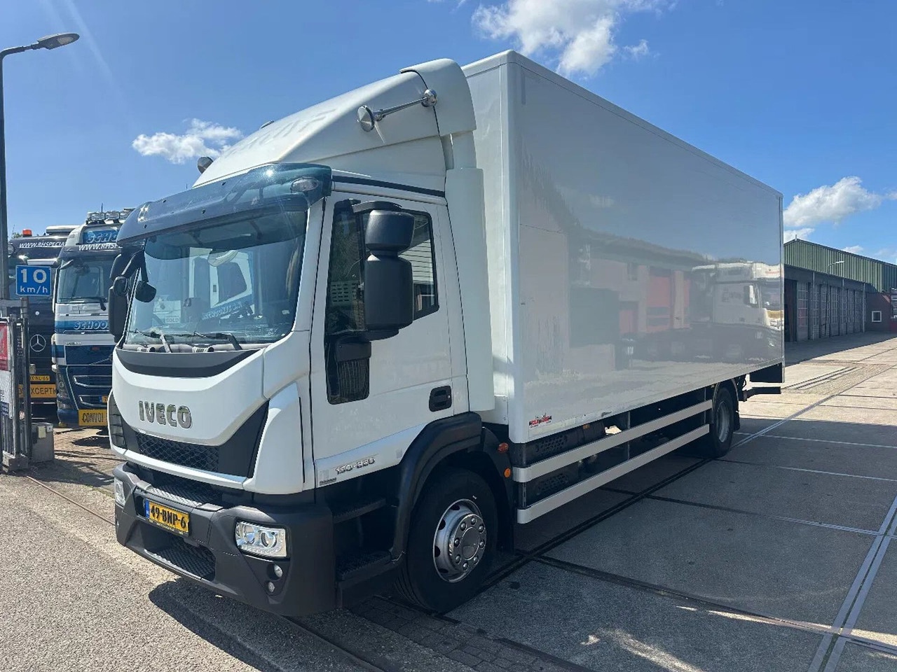 Iveco ML 150 -220, DHOLLANDIA LIFT, BOX 760X250X250 CM - Camión caja cerrada: foto 1 Iveco ML 150 -220, DHOLLANDIA LIFT, BOX 760X250X250 CM - Camión caja cerrada: foto 1