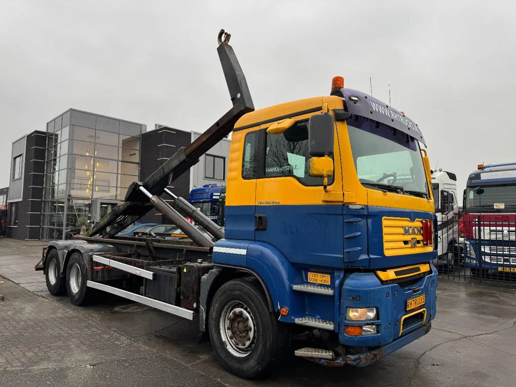 MAN TGA 28.440 6X2 - EURO 4 + VDL HOOK + LIFT AXLE - Camión multibasculante: foto 2 MAN TGA 28.440 6X2 - EURO 4 + VDL HOOK + LIFT AXLE - Camión multibasculante: foto 2