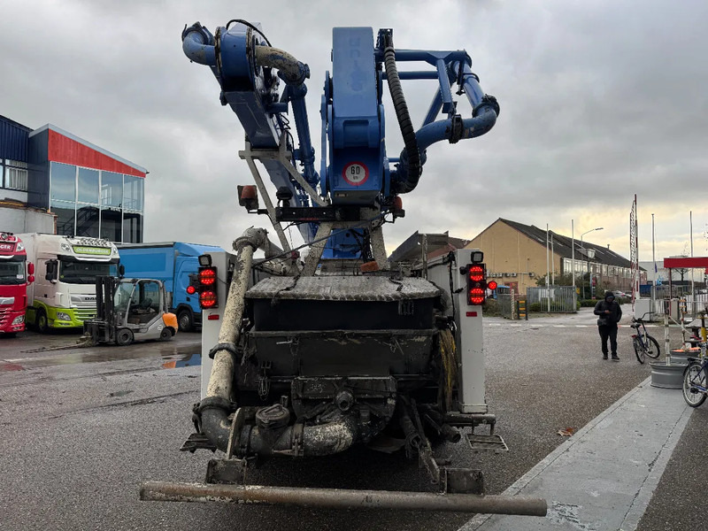 Scania G490 8X4 SCHWING S 47 R + REMOTE CONTROL HUB REDUCTION - Bomba de hormigón: foto 5 Scania G490 8X4 SCHWING S 47 R + REMOTE CONTROL HUB REDUCTION - Bomba de hormigón: foto 5