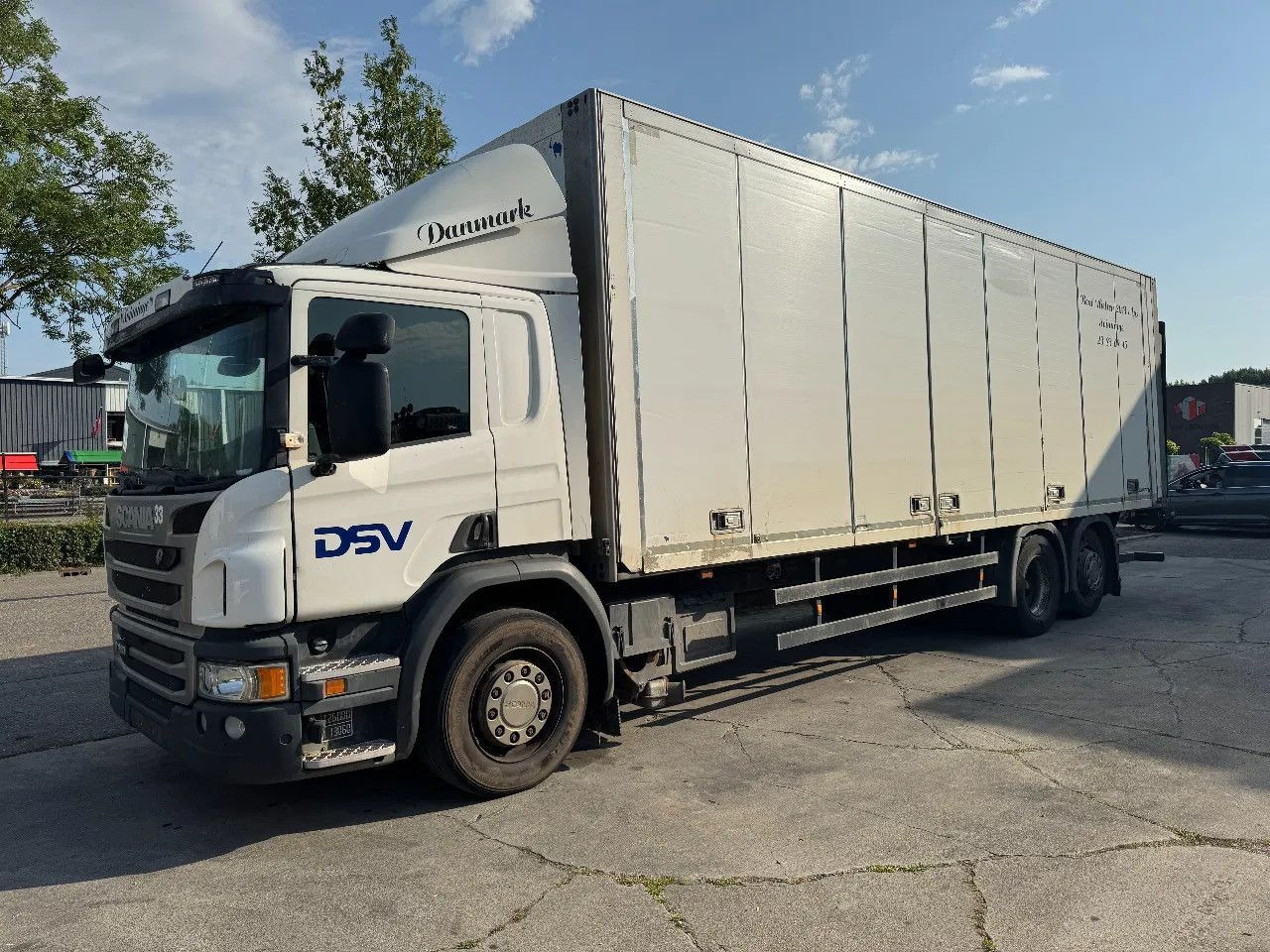 Scania P280 6X2 SCHMITZ BOX + ZEPRO 2000KG LIFT EURO 6 - Camión caja cerrada: foto 1 Scania P280 6X2 SCHMITZ BOX + ZEPRO 2000KG LIFT EURO 6 - Camión caja cerrada: foto 1