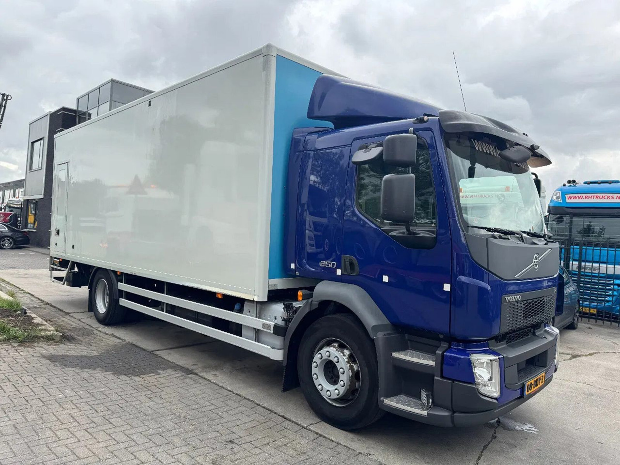 Volvo FL 250 4X2 EURO 6 DHOLLANDIA LIFT + CARGOLOCK TÜ - Camión caja cerrada: foto 4 Volvo FL 250 4X2 EURO 6 DHOLLANDIA LIFT + CARGOLOCK TÜ - Camión caja cerrada: foto 4