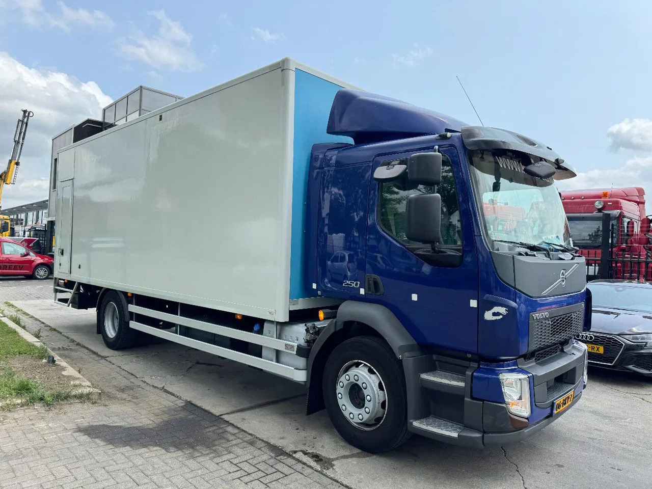 Volvo FL 250 4X2 - EURO 6 + DHOLLANDIA LIFT + TÜV 04-2 - Camión caja cerrada: foto 4 Volvo FL 250 4X2 - EURO 6 + DHOLLANDIA LIFT + TÜV 04-2 - Camión caja cerrada: foto 4