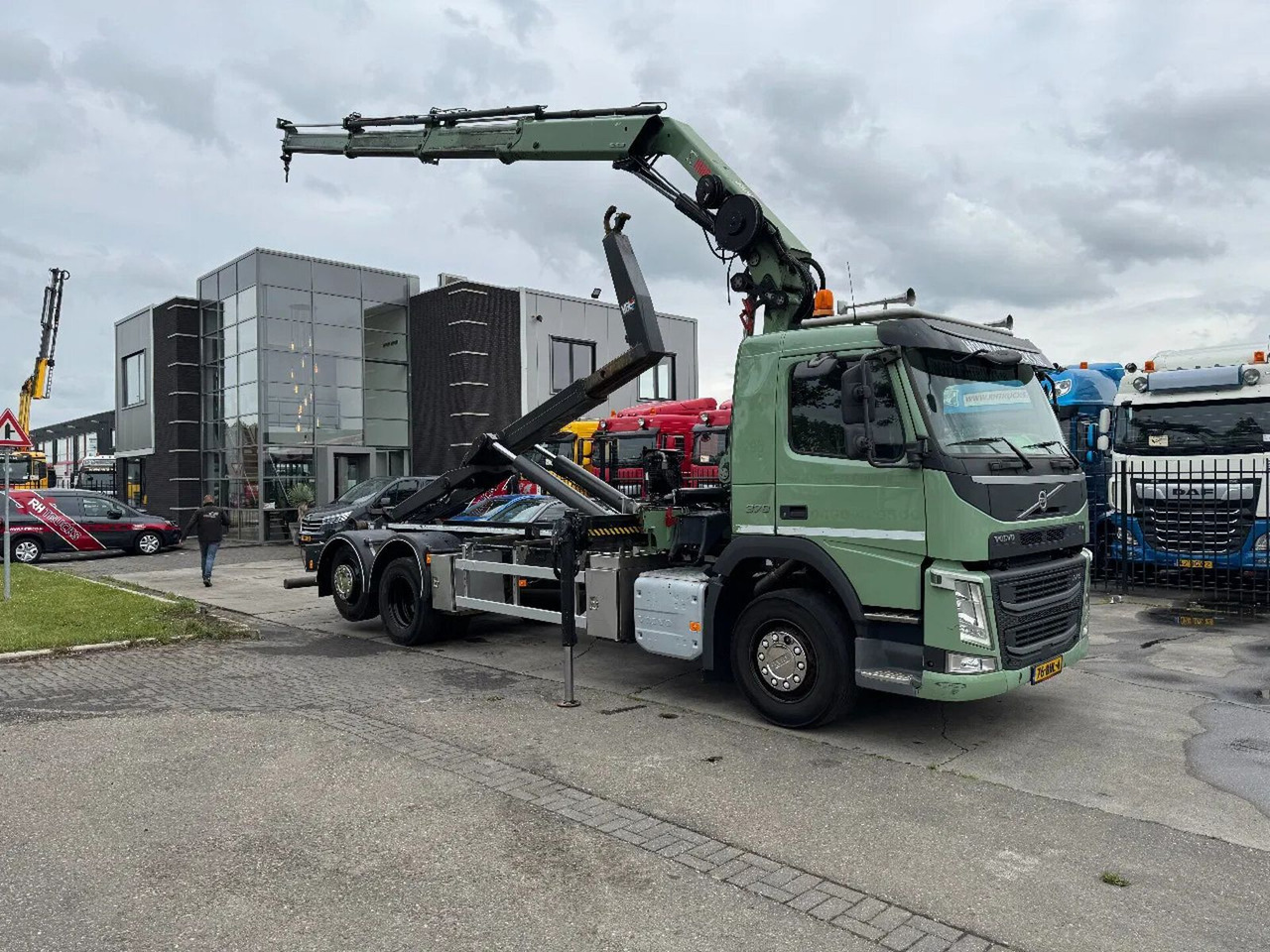 Volvo FM 370 6X2 VDL 21T HOOK + HIAB 211 + REMOTE CONT - Camión multibasculante, Camión grúa: foto 3 Volvo FM 370 6X2 VDL 21T HOOK + HIAB 211 + REMOTE CONT - Camión multibasculante, Camión grúa: foto 3