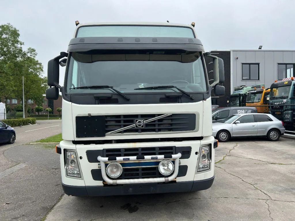 Volvo FM 440 6X2 + CHEMIE TANK - 15.000 L - 4 COMP. / - Camión cisterna: foto 2 Volvo FM 440 6X2 + CHEMIE TANK - 15.000 L - 4 COMP. / - Camión cisterna: foto 2