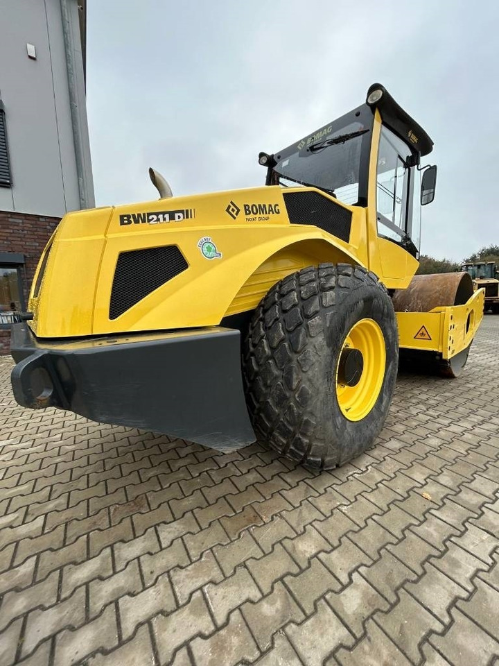 Bomag BW 211 D-5 - Compactador: foto 2 Bomag BW 211 D-5 - Compactador: foto 2