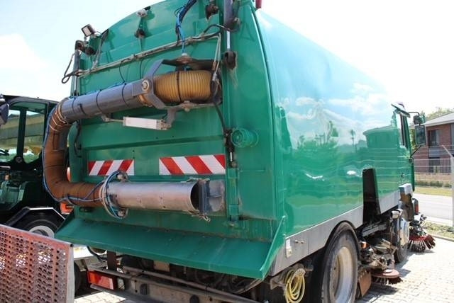 Barredora vial MAN M 2000: foto 12