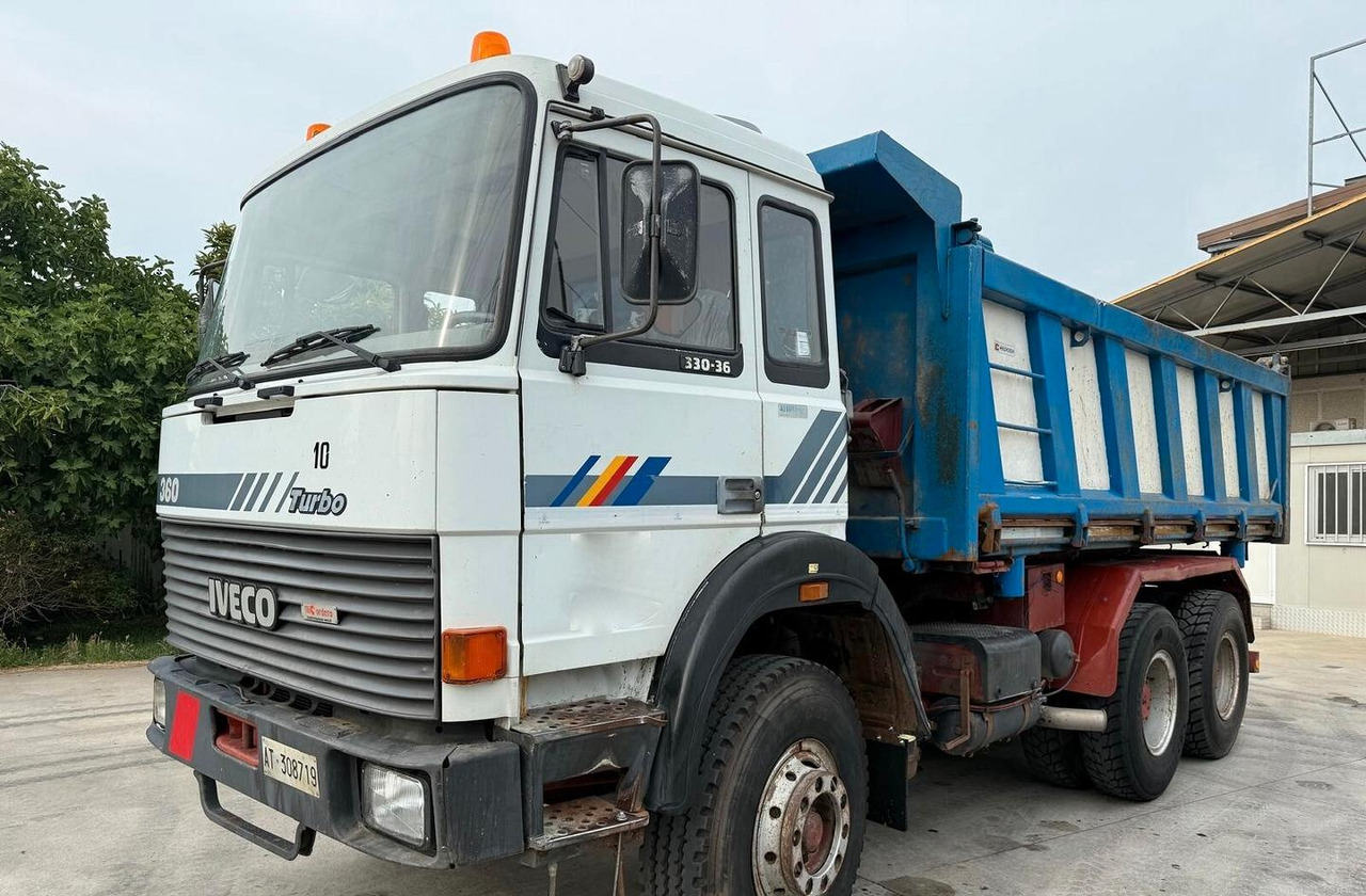 Iveco 3 assi ribaltabile 330 36 - Camión volquete: foto 2 Iveco 3 assi ribaltabile 330 36 - Camión volquete: foto 2