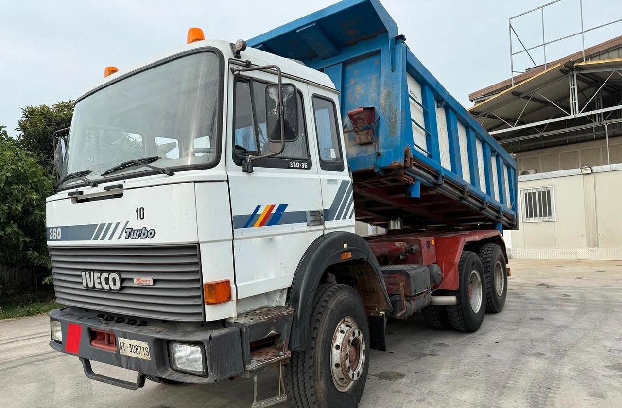 Iveco 3 assi ribaltabile 330 36 - Camión volquete: foto 4 Iveco 3 assi ribaltabile 330 36 - Camión volquete: foto 4