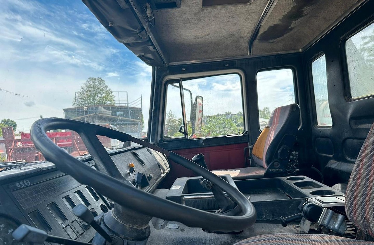 Iveco 330 26 con gru - Camión caja abierta, Camión grúa: foto 5 Iveco 330 26 con gru - Camión caja abierta, Camión grúa: foto 5