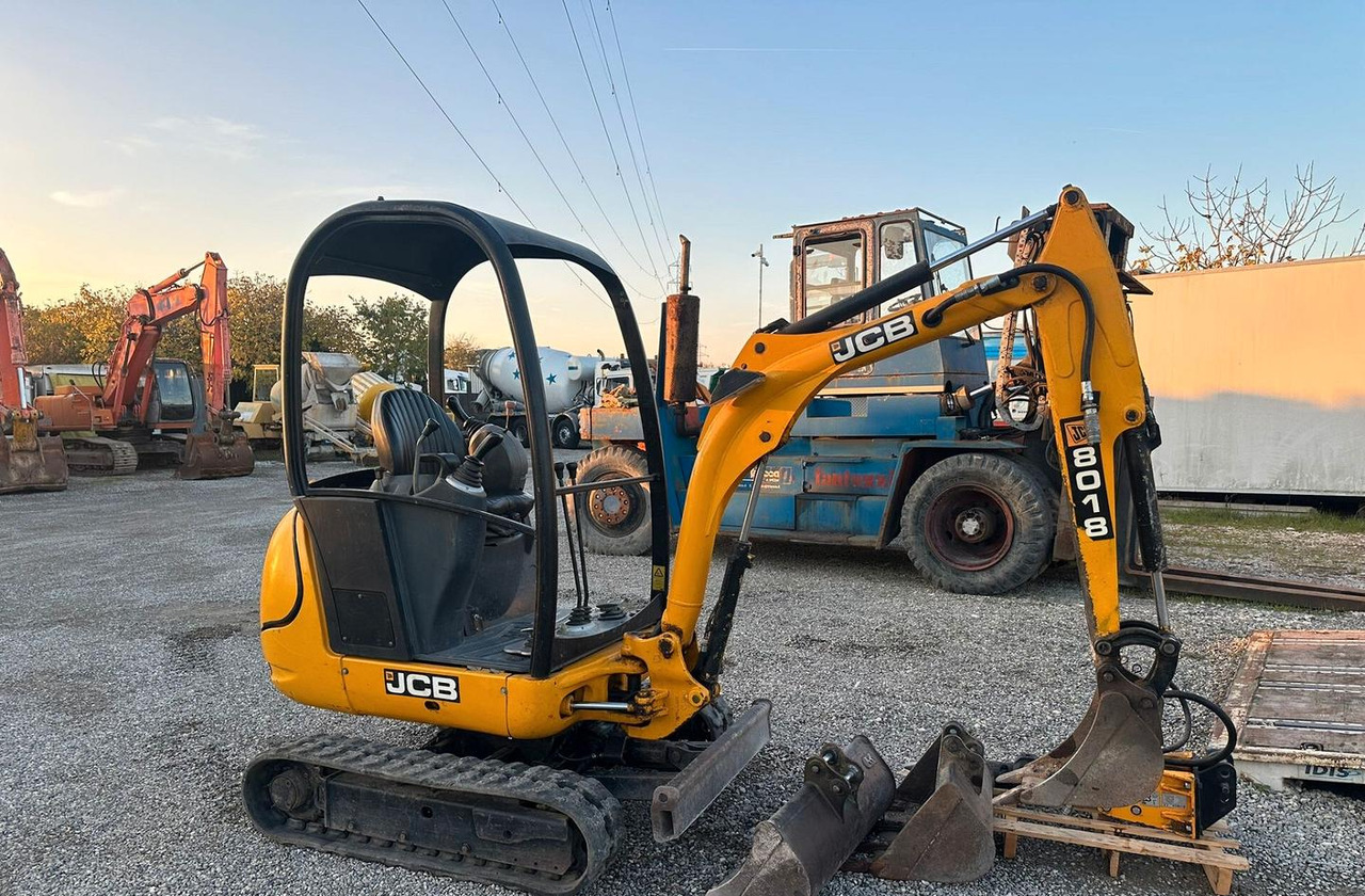 Mini escavatore Jcb 18 quintali - Miniexcavadora: foto 5 Mini escavatore Jcb 18 quintali - Miniexcavadora: foto 5